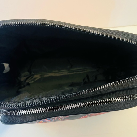 Ed Hardy 2 Piece Cosmetic Set Skull with Butterfly Wings Hearts Roses Snake Bird - Picture 9 of 12